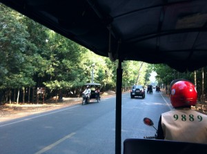 Tuktuk Ratna2